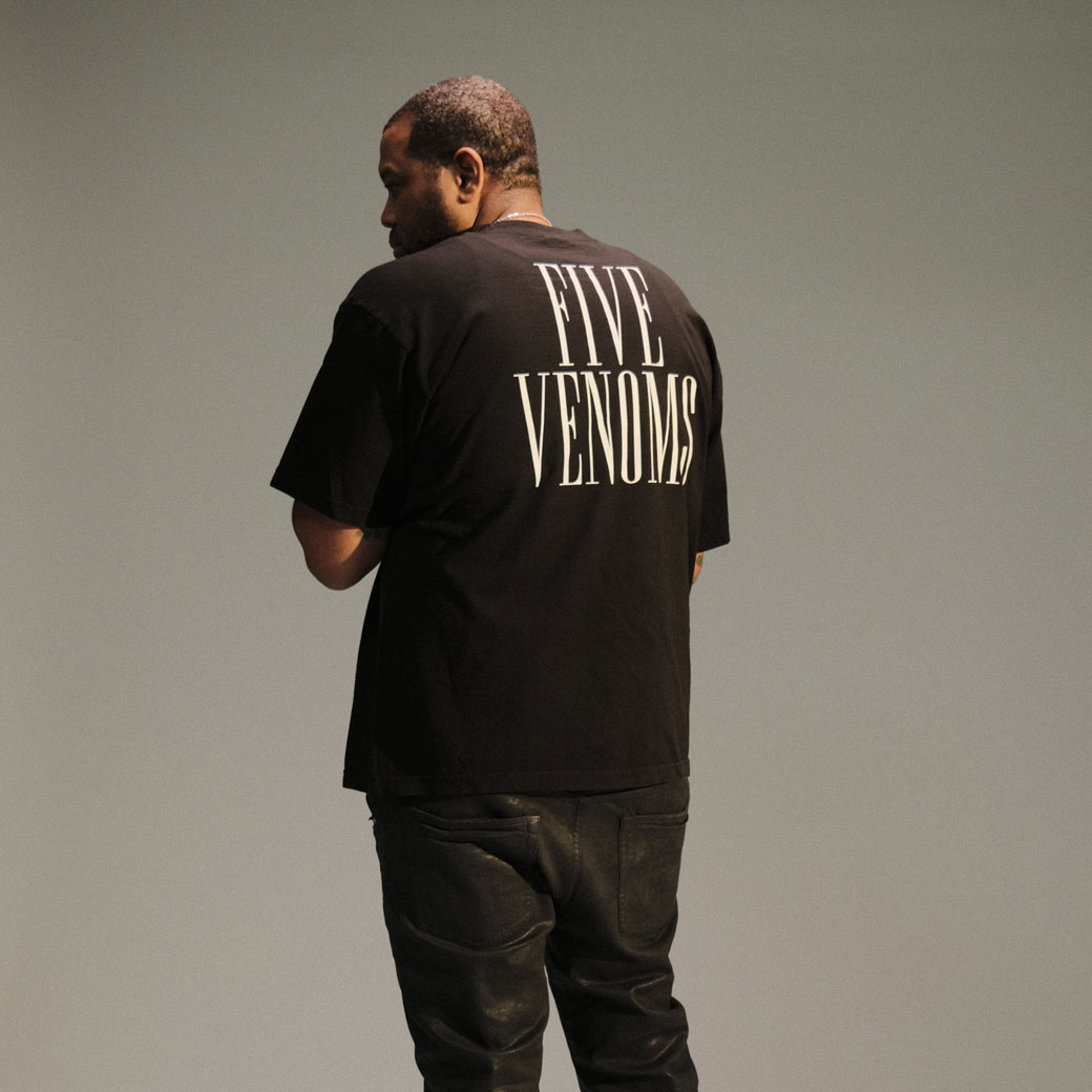 DJ Five Venoms at the turntables